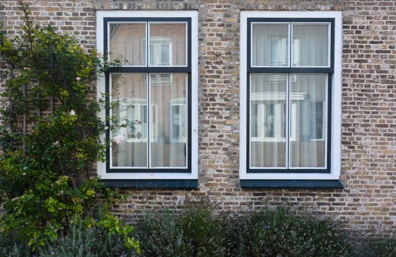 Okna białe czy w kolorze - jakie okno wybrać